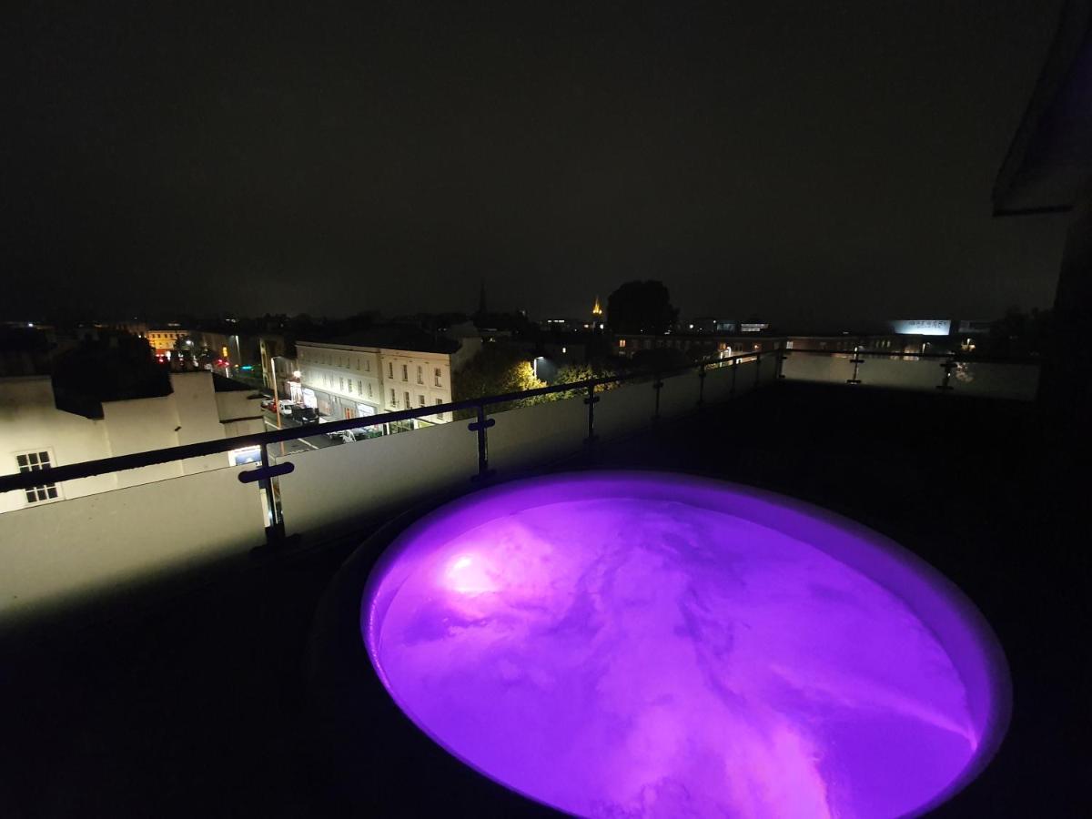 Central Penthouse With Hot Tub & Views 23 Cheltenham Exterior foto