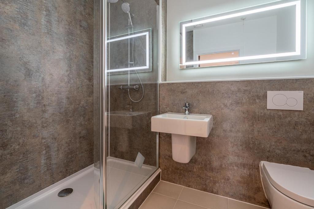 Central Penthouse With Hot Tub & Views 23 Cheltenham Exterior foto