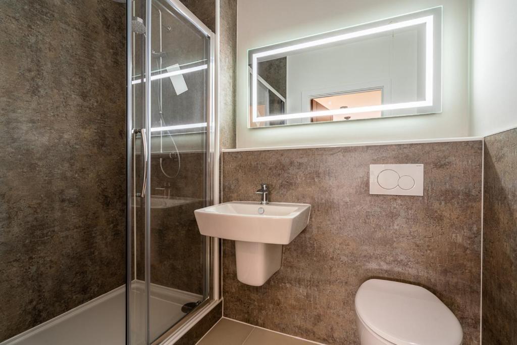 Central Penthouse With Hot Tub & Views 23 Cheltenham Exterior foto
