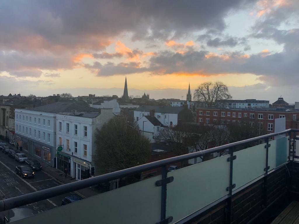 Central Penthouse With Hot Tub & Views 23 Cheltenham Exterior foto