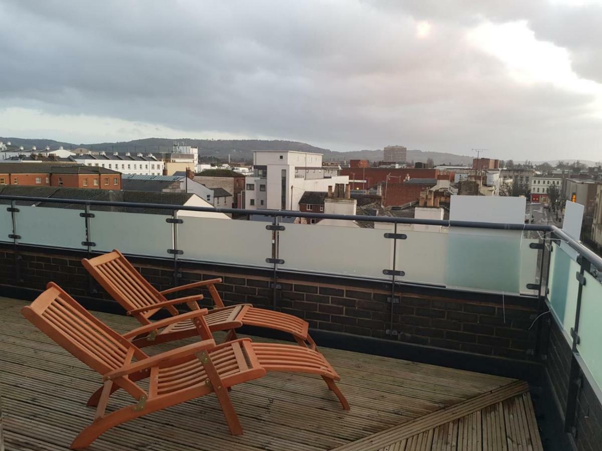 Central Penthouse With Hot Tub & Views 23 Cheltenham Exterior foto